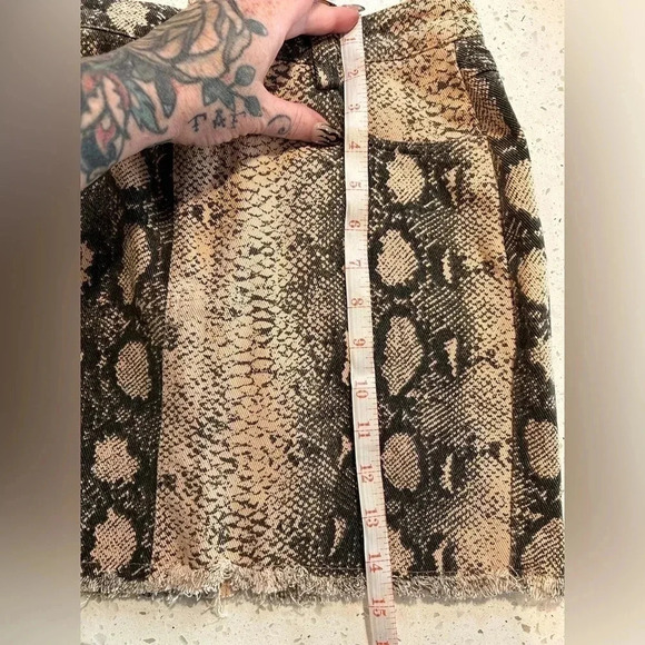 Pink snakeskin denim mini skirt size small - Picture 7 of 7